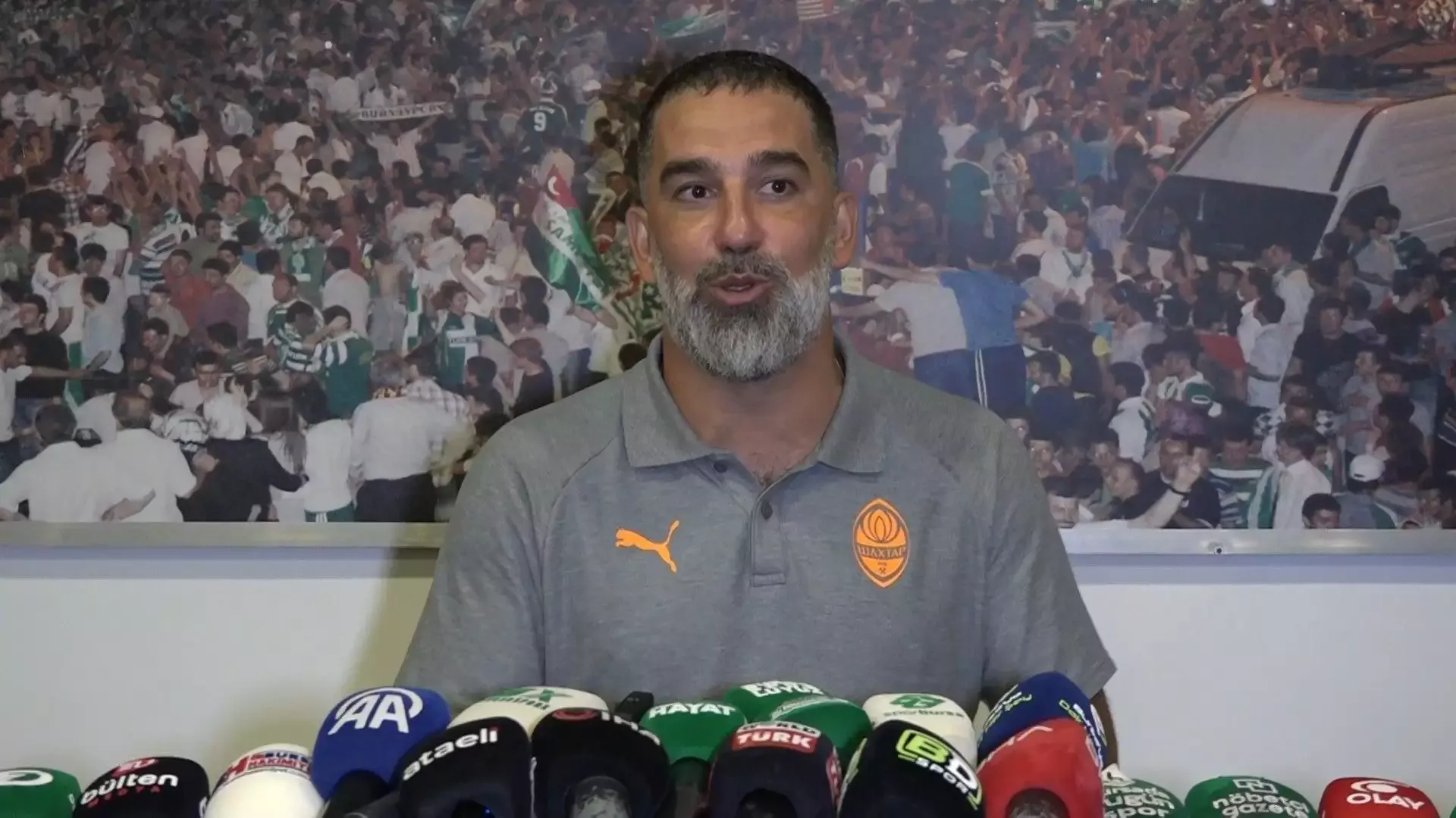 Arda Turan'dan Bursaspor taraftarına övgü: "Şampiyonlar Ligi'nde bile böyle atmosfer az görülür"