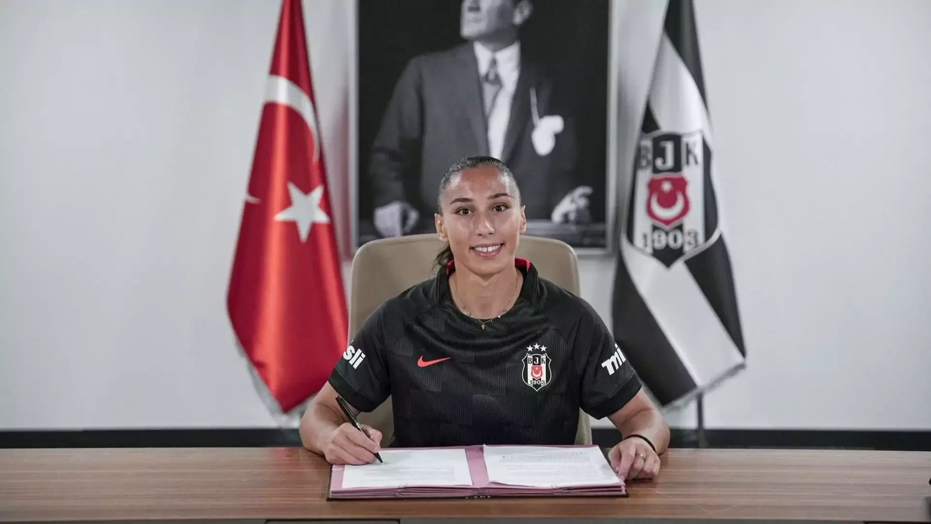 Beşiktaş Kadın Futbol Takımı Amira Ould Braham'ı transfer etti