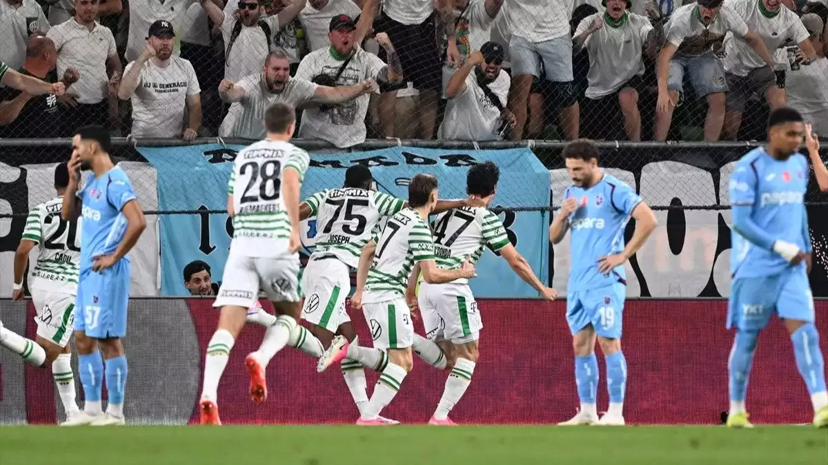 Ferencvaroslu futbolcuların gol sevinci. 