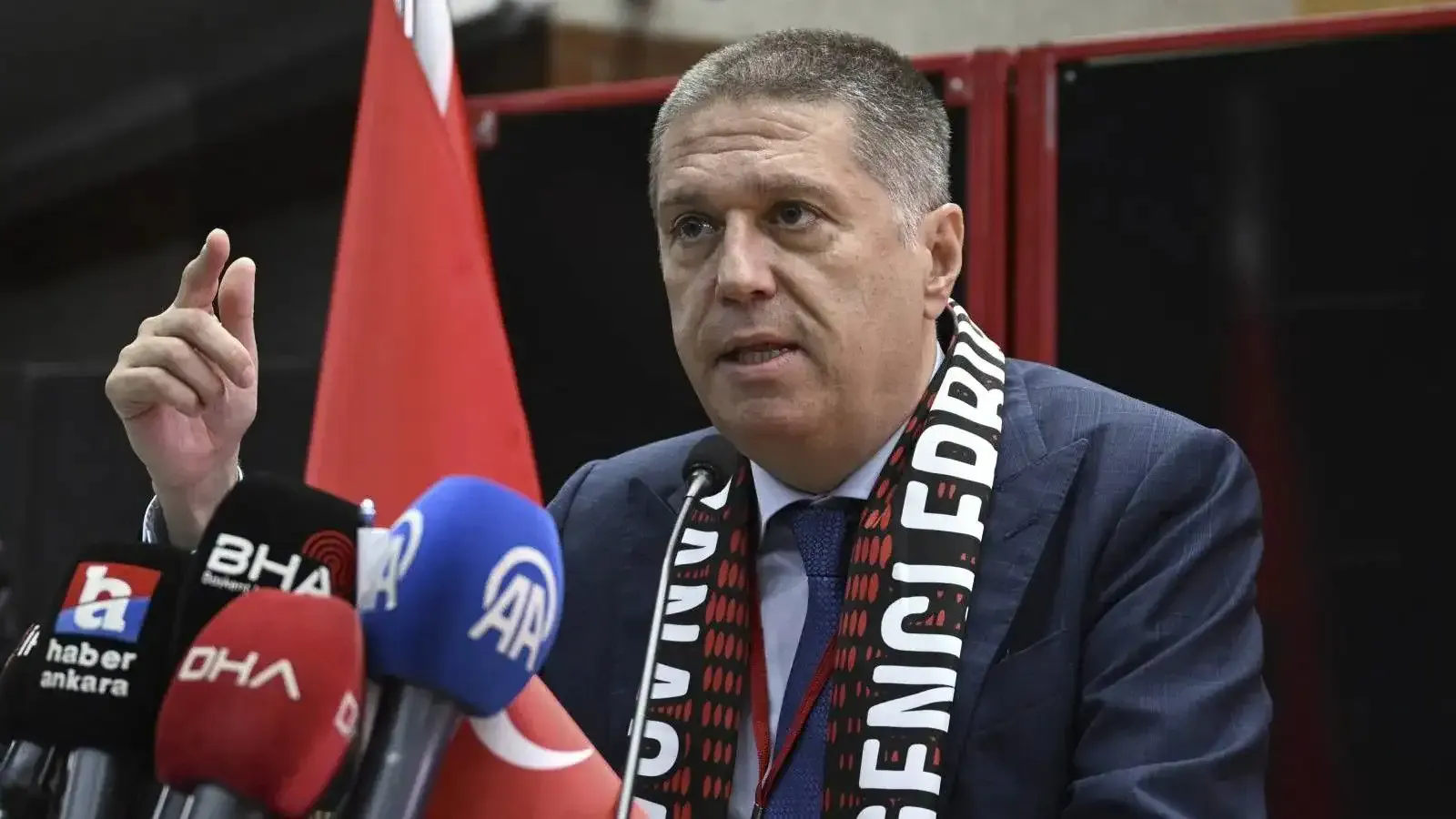 Gençlerbirliği Başkanı Arda Çakmak, İrfan Can Eğribayat ve Salih Uçan ile anlaştıklarını açıkladı