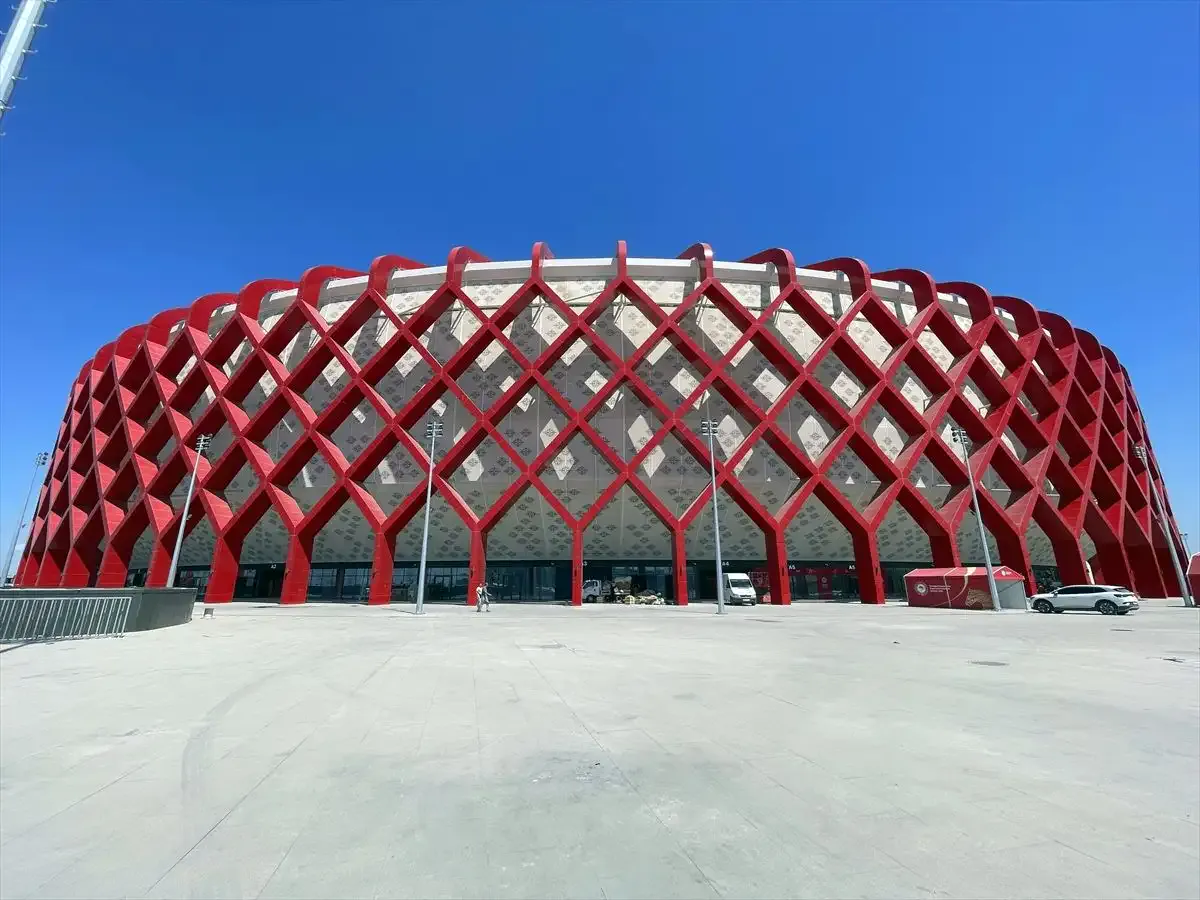 Kırgızistan'da yapılan 51 bin kişilik stadyum