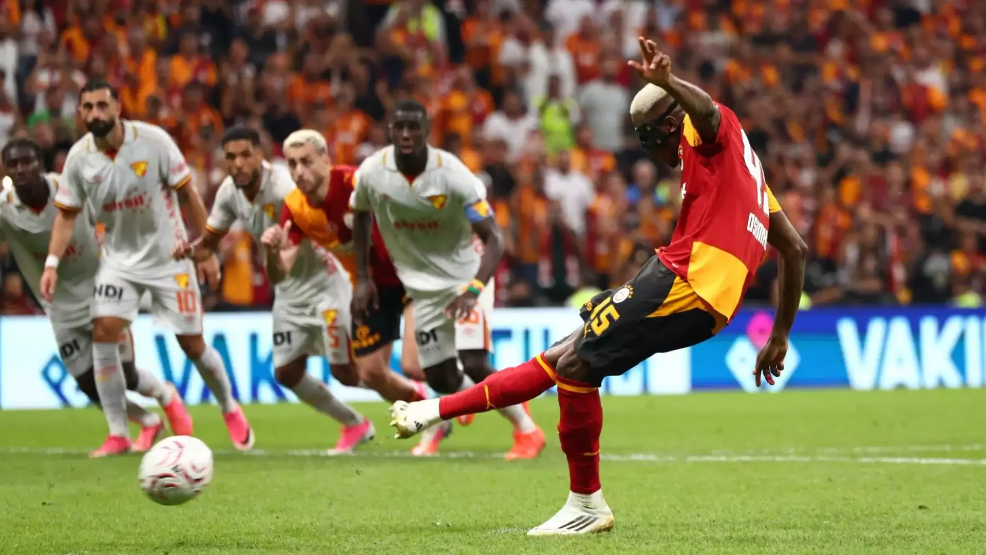 Trio'da eski hakemler Galatasaray - Göztepe maçında penaltı pozisyonlarını yorumladı