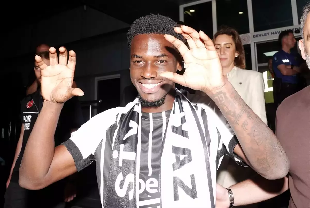 Ernest Poku'nun ardından Beşiktaş'tan bir transfer daha! Yıldız futbolcu yarın İstanbul'a gelecek
