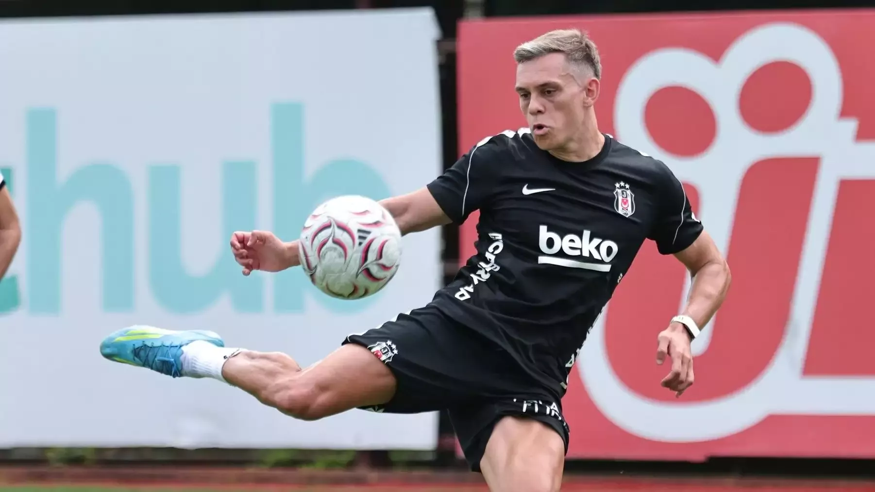 Leandro Trossard, Beşiktaş'la ilk antrenmanına çıktı!