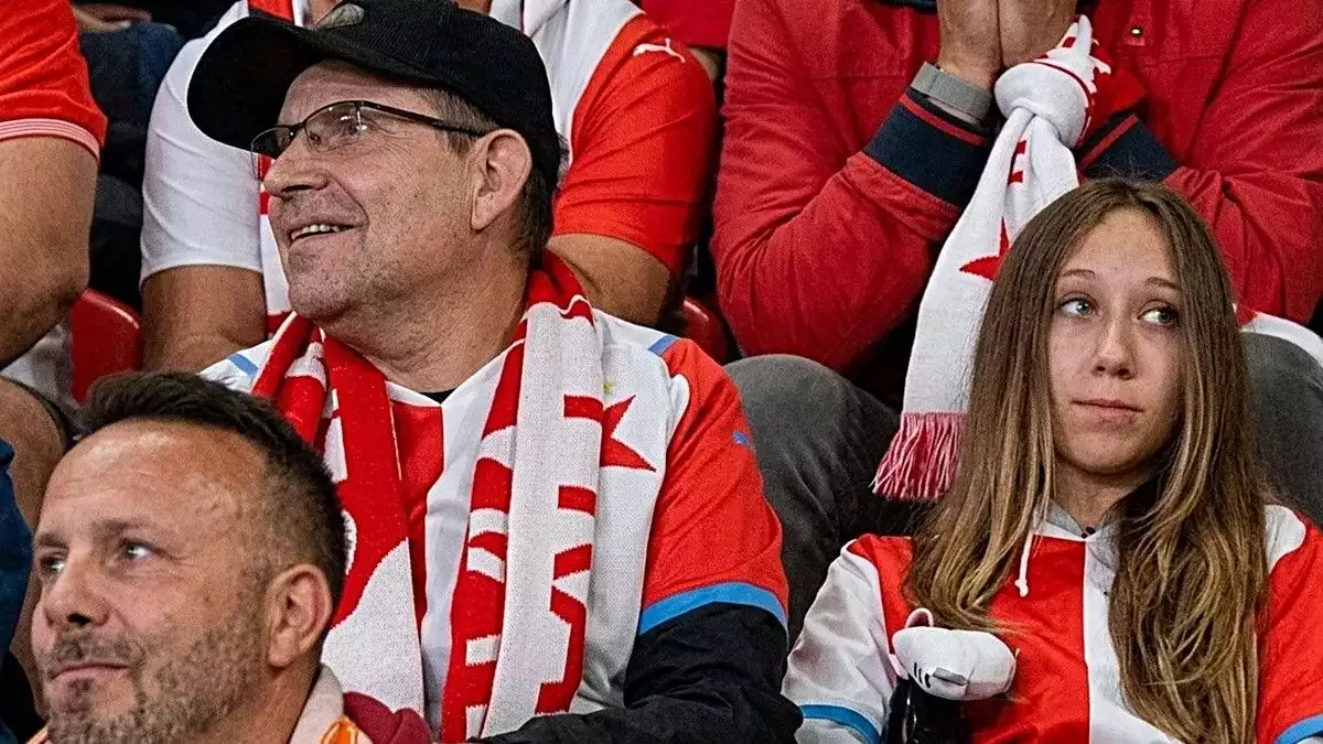 Şampiyonlar Ligi'nde inanılmaz geri dönüş! Lens, Slavia Prag'ı son saniyelerde devirdi