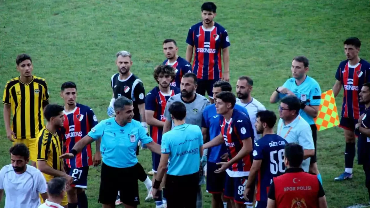 TFF 3. Lig'de Düzcespor - Beykoz Anadolu maçı tatil edildi!