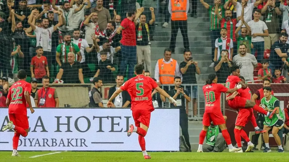 Tarih tekerrür etti! Gift Orban, Başakşehir’e karşı yine hat-trick yaptı