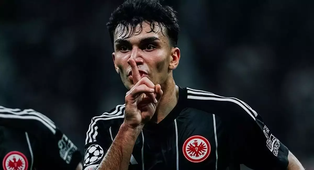 Fenerbahçe, UEFA'ya yapılacak kadro bildirimine kısa süre kala Can Uzun harekatı başlattı
