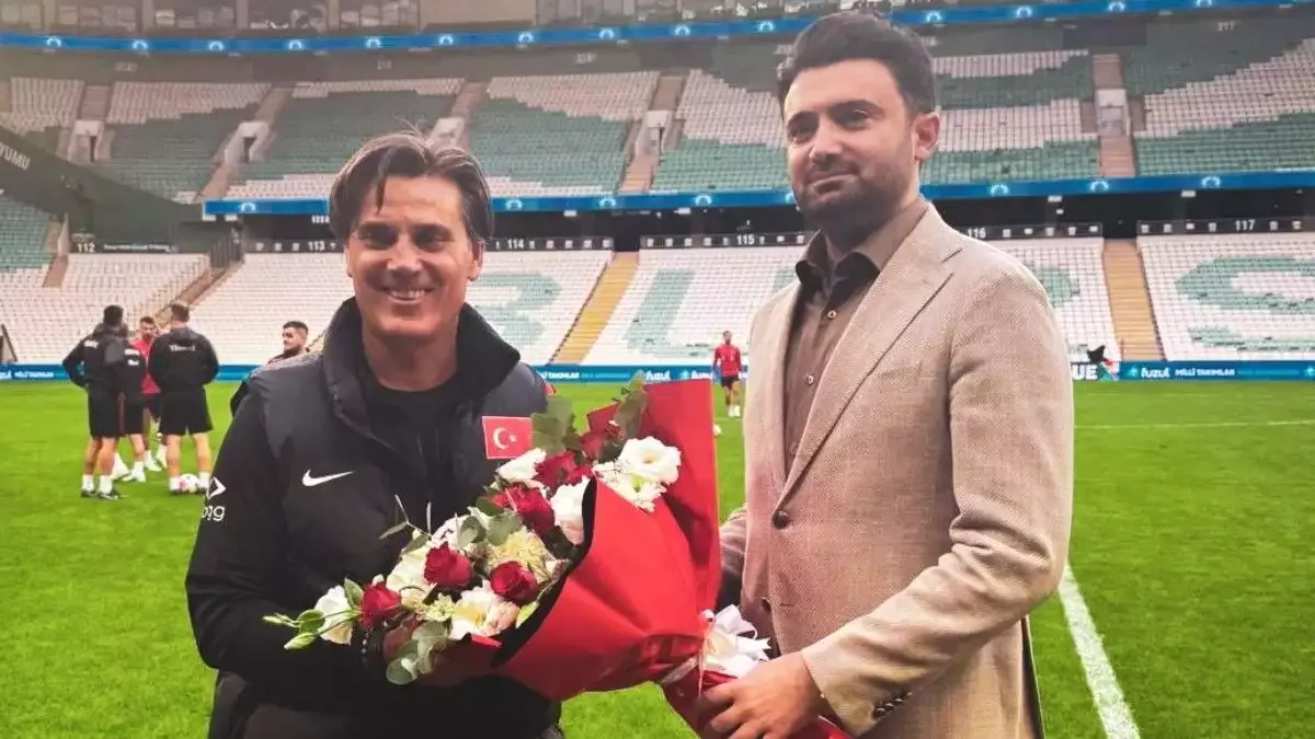 Bursaspor Başkanı Enes Çelik, A Milli Takım antrenmanını ziyaret etti