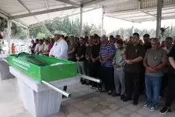 25 yaşında hayatını kaybeden Bandırmasporlu futbolcu Tolga Kalender'in cenazesi Adana'da defnedildi
