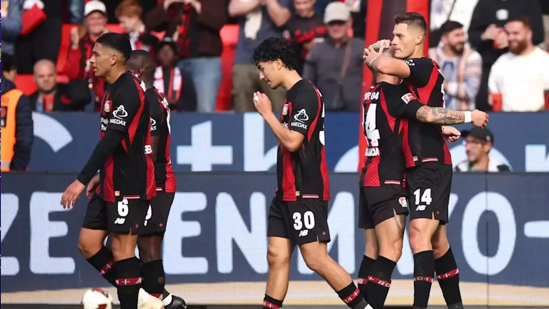 Leverkusen evinde Leipzig'i devirdi!