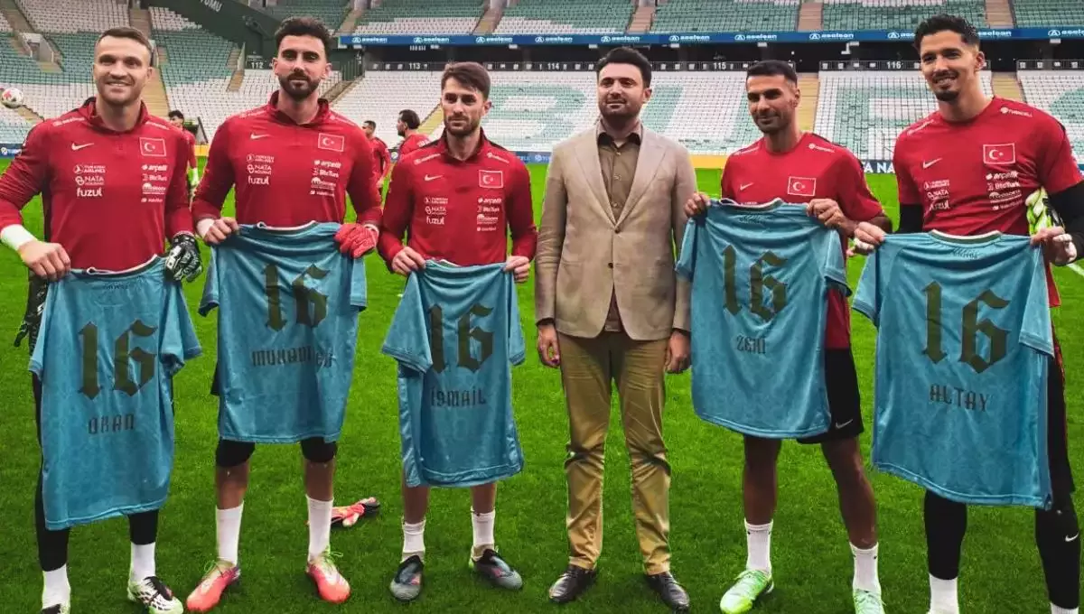 Okan Kocuk - Muhammed Şengezer - İsmail Yüksek - Zeki Çelik - Altay Bayındır