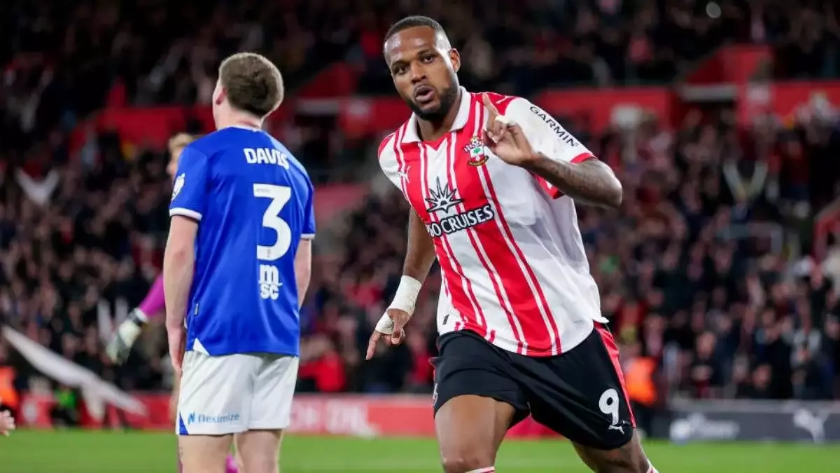 Championship'te Ayın Futbolcusu Cyle Larin!