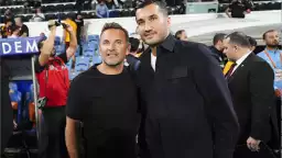 Okan Buruk isyan etti: “Bütün Türkiye’ye sormak lazım!”