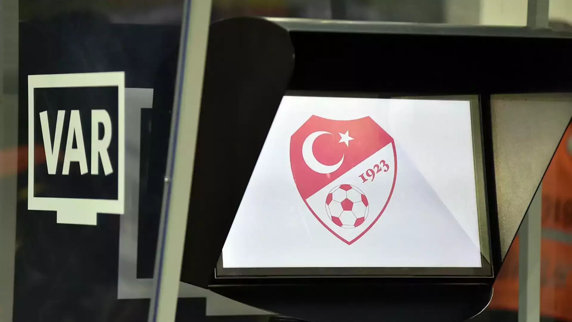 Süper Lig'de Fenerbahçe - Beşiktaş derbisinin VAR hakemi belli oldu