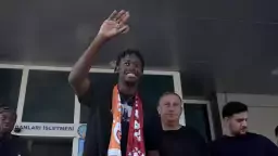 El Chadaille Bitshiabu, Galatasaray tarihindeki 12. Fransız futbolcu oldu