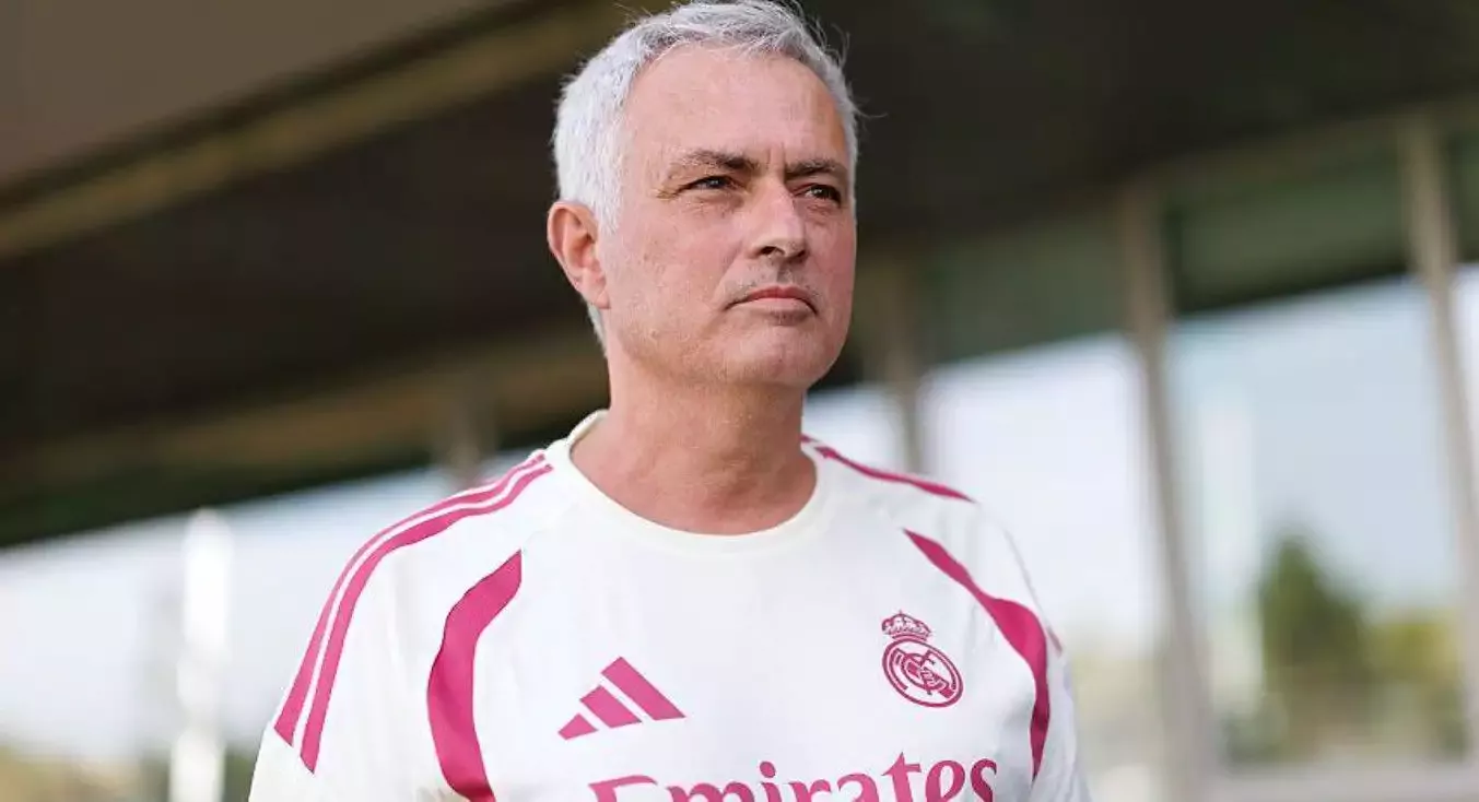 Jose Mourinho, derbi öncesi Süper Lig'e dokundurmadan edemedi