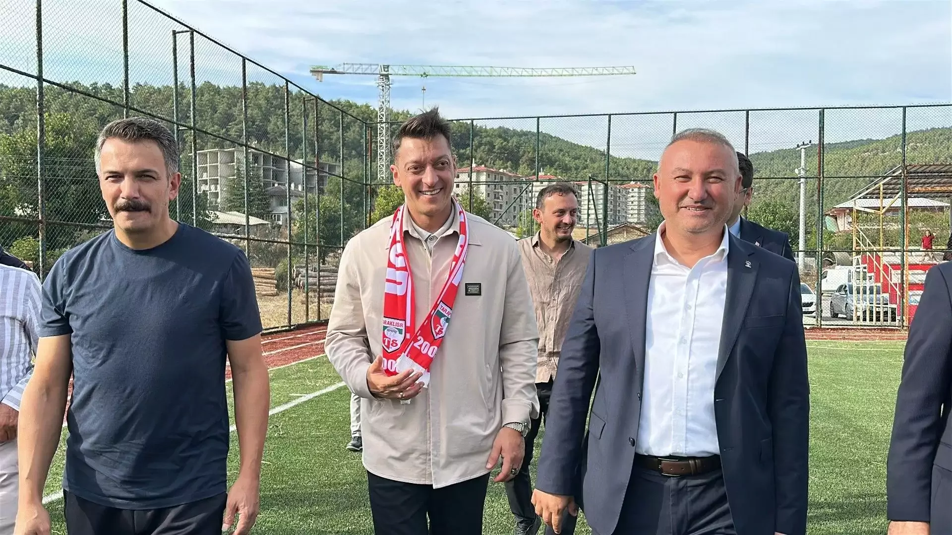 Mesut Özil: "Akademi kurma hayalim var, bir sene sonra bitecek"