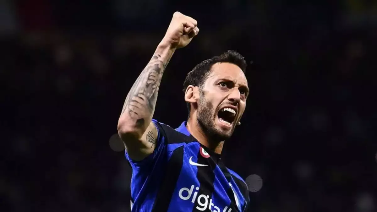 Inter, sözleşmesi önümüzdeki yaz sona erecek Hakan Çalhanoğlu için harekete geçti