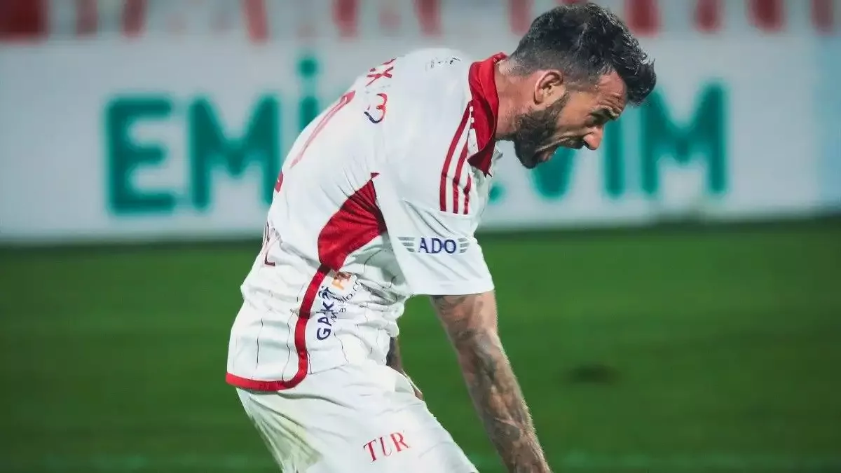 Güray Vural, Ümraniye deplasmanında Antalyaspor'u sırtladı!