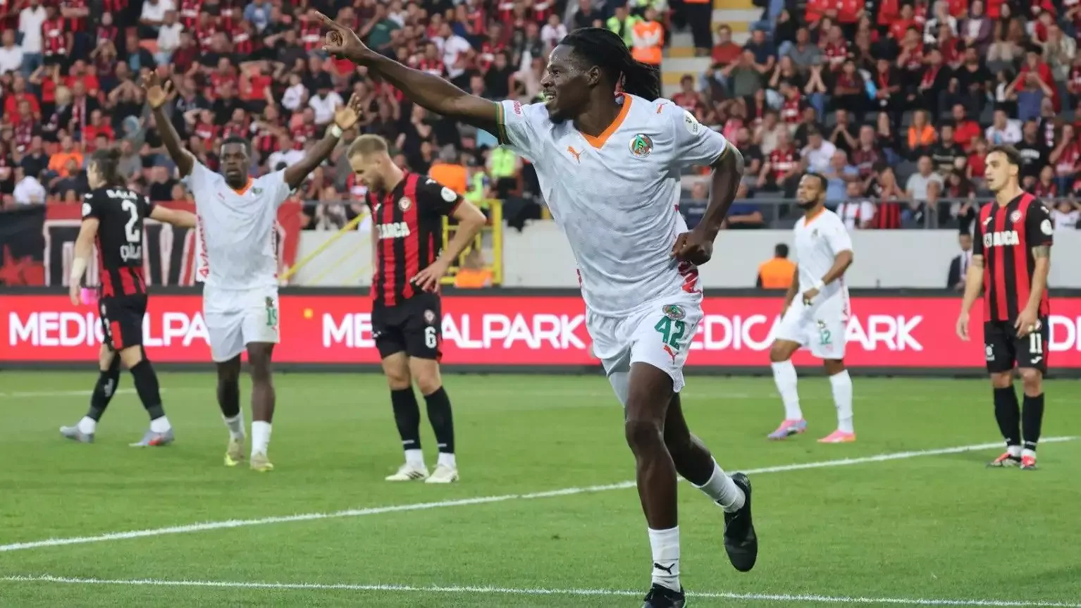 Çorum FK'ya konuk olan Alanyaspor, üç puanını korumayı bildi!
