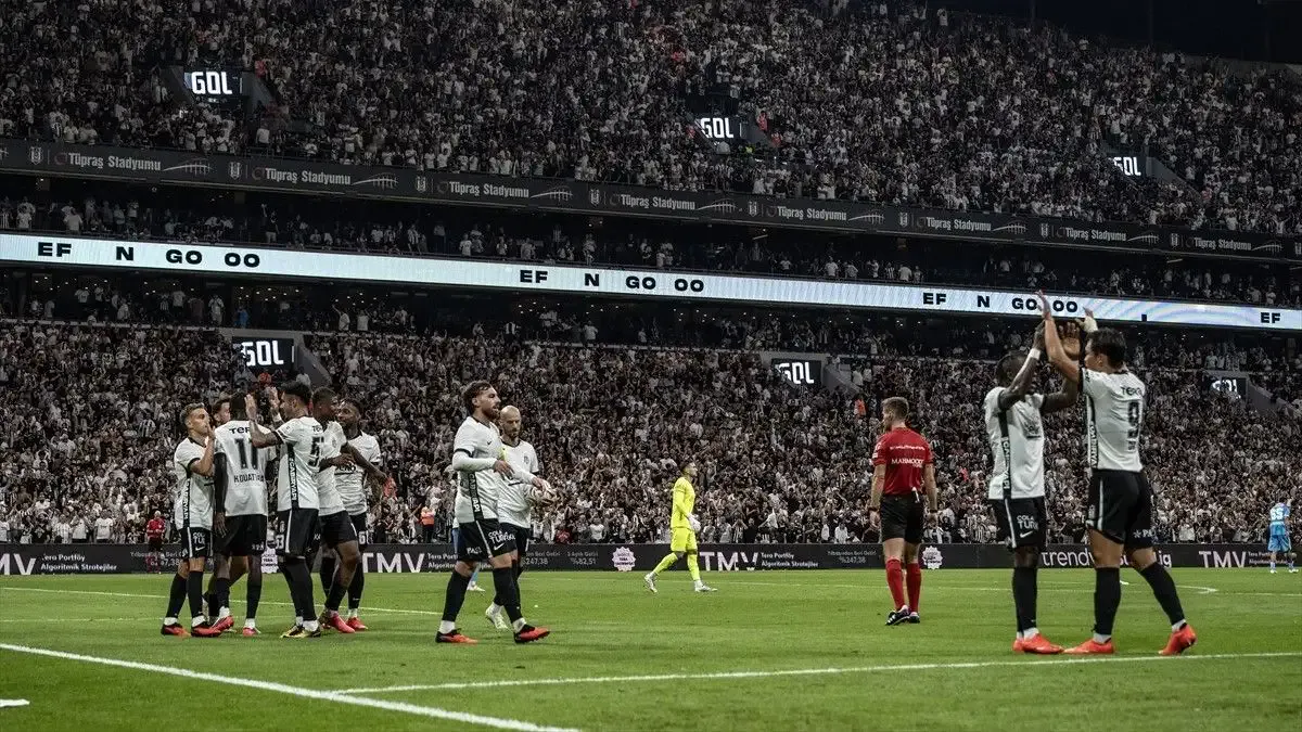 Beşiktaş, Tüpraş Stadyumu'nda Erzurumspor FK'yı 2-0 yendi.