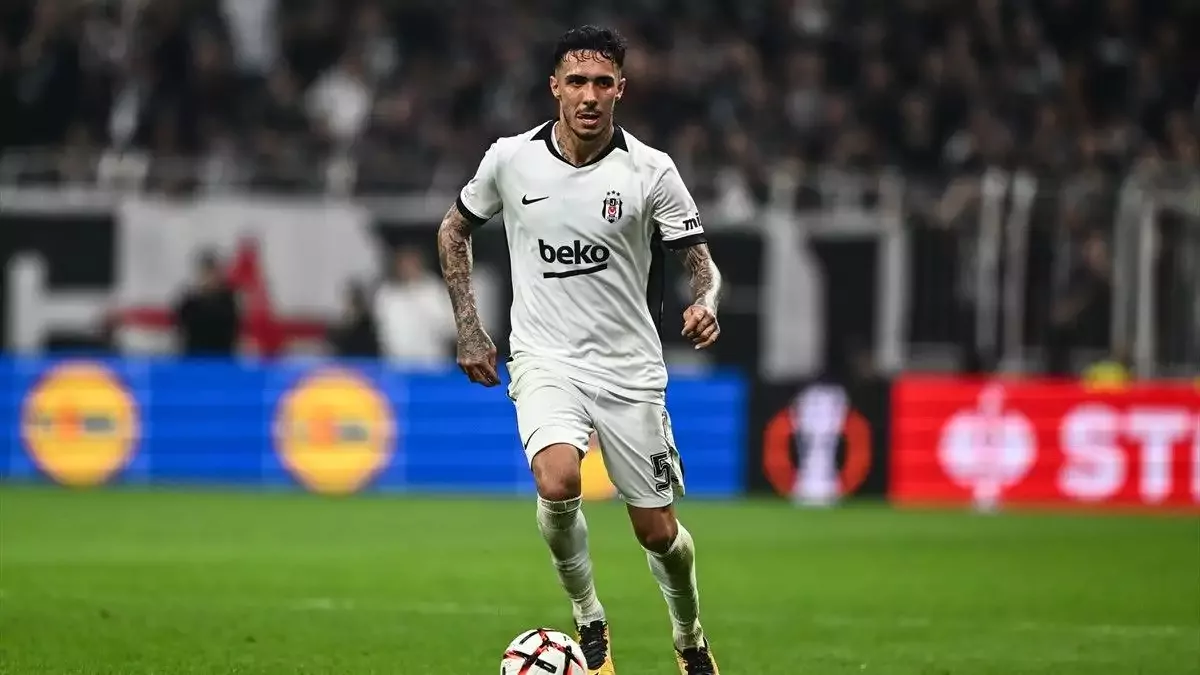 Emirhan Topçu: "Bu taraftarın önünde futbol oynamayı çok seviyoruz!"