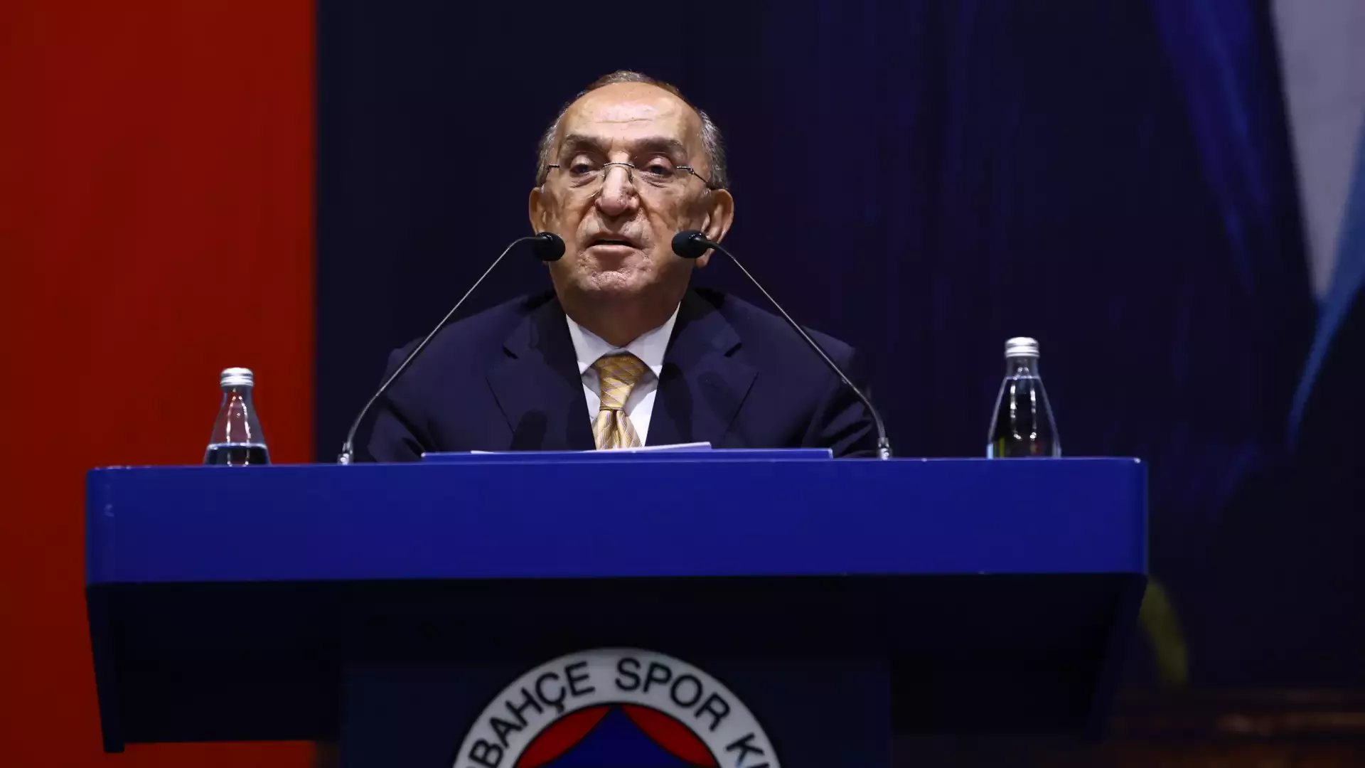 Fenerbahçe Yönetim Kurulu Üyesi Nihat Özbağı