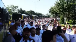 Beşiktaş taraftarı stada geldi