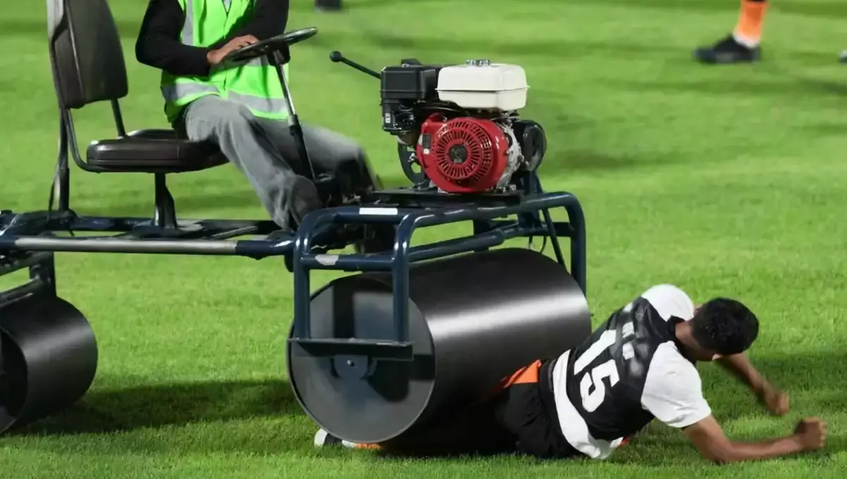 Süper Lig'in eski futbolcusu ısınırken silindir tarafından ezildi