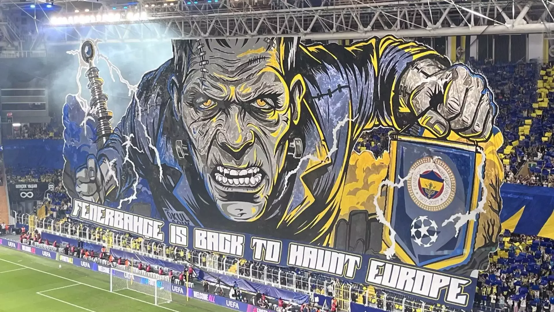 VİDEO | Fenerbahçe taraftarından Şampiyonlar Ligi'nde muhteşem koreografi