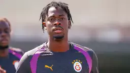 Galatasaray'da yeni transfer El Chadaille Bitshiabu, takımla ilk antrenmanına çıktı