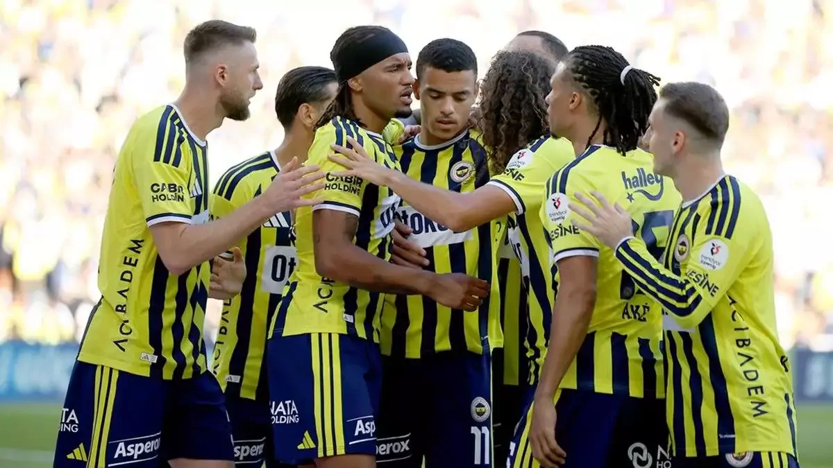 Fenerbahçe’ye FIFA’dan 3 dönemlik transfer yasağı