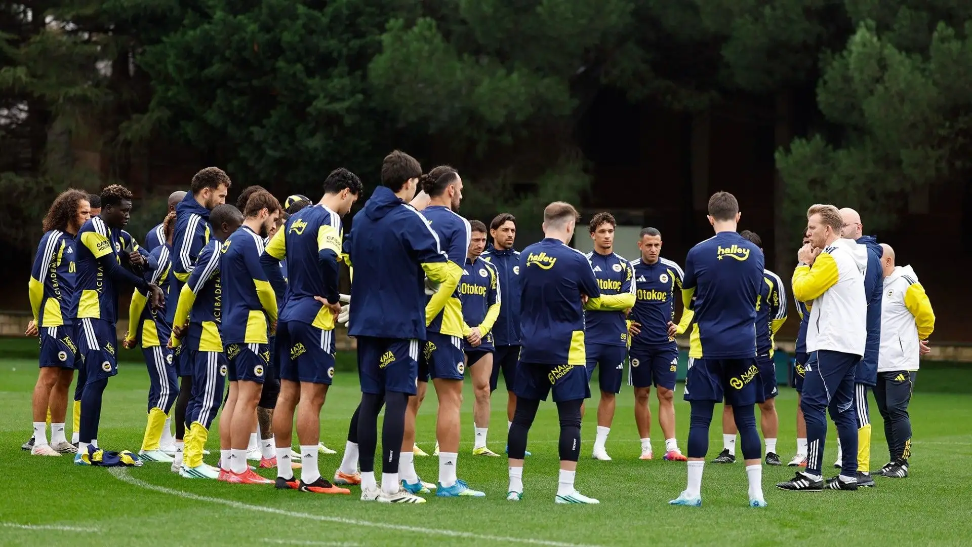 Fenerbahçe, Dirk Kuyt yönetiminde çalıştı