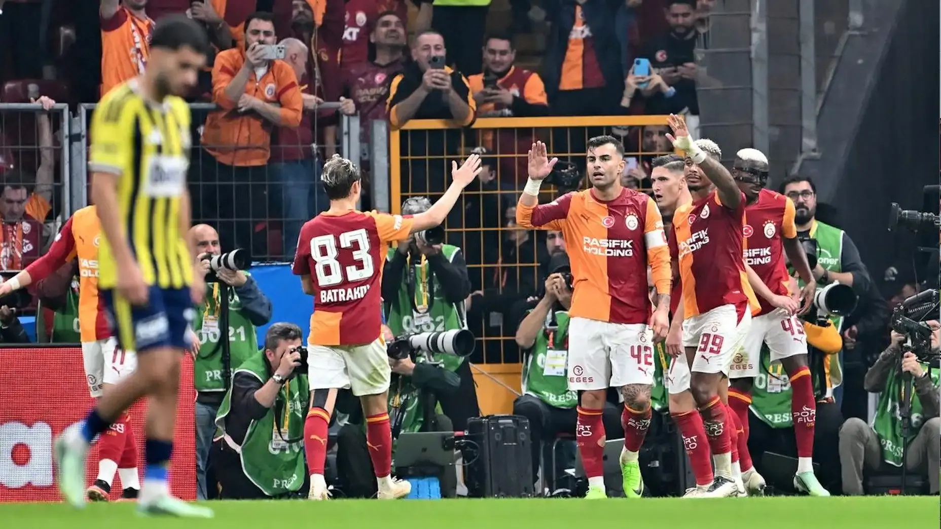 Spor yazarları, F.Bahçe'de sadece onu övdü