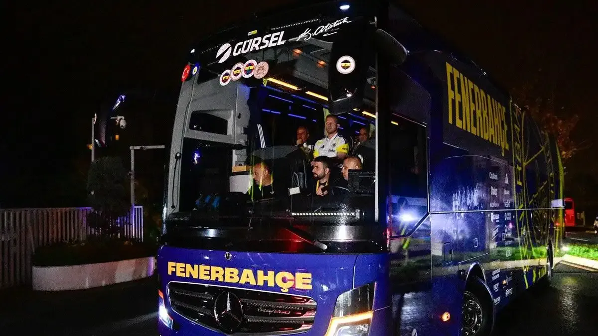 Fenerbahçe otobüsü tesislere döndü! Görenler şaşırdı