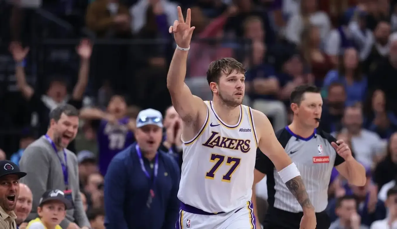 Luka Doncic'den tarihi performans!