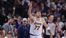 Luka Doncic'den tarihi performans!