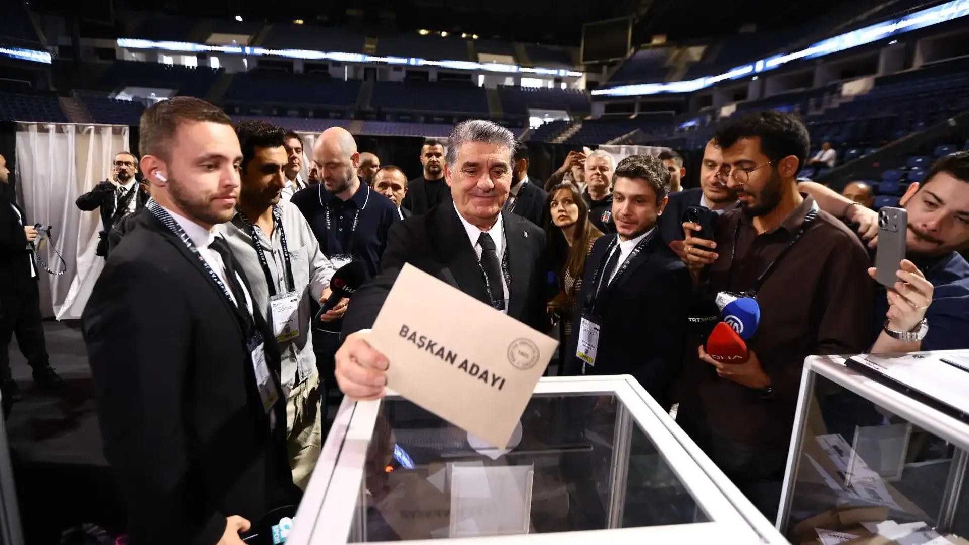 Beşiktaş Başkanı Serdal Adalı, oyunu kullandı