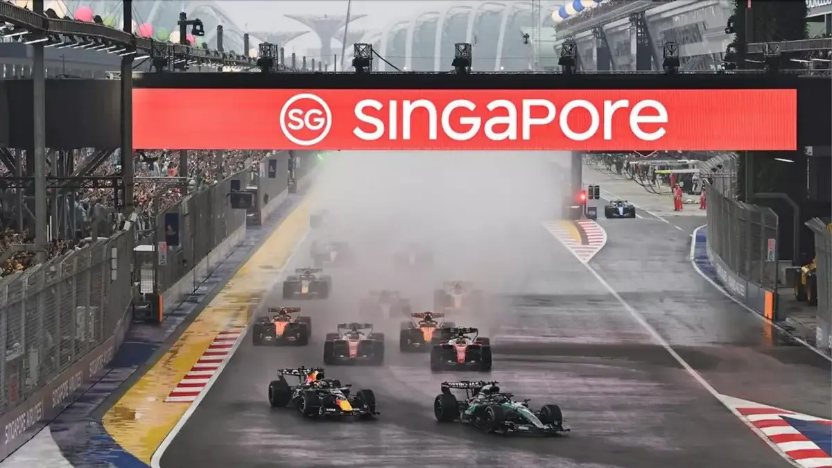 Verstappen kazandı, yağmur programı bozdu! FIA’dan yeni saat bekleniyor