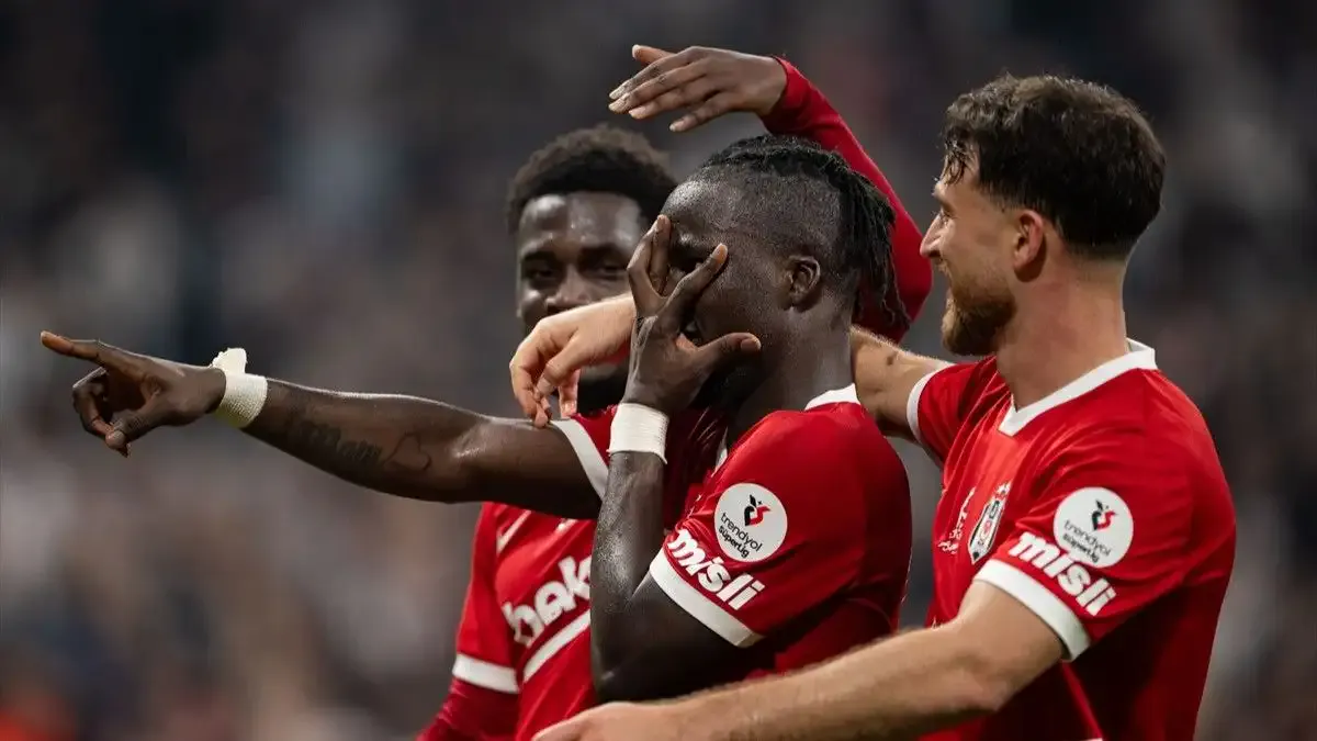 Junior Olaitan gollerine devam ediyor