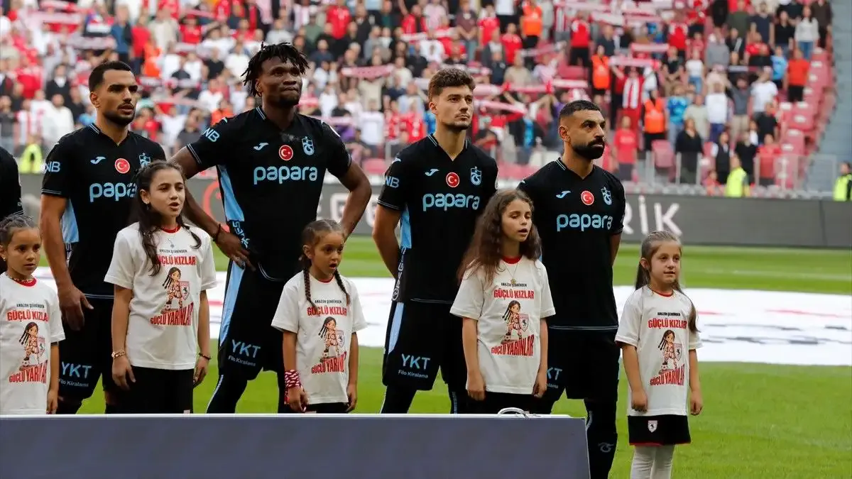 Trabzonspor ilk yarı farka gitti! Melih Kabasakal kırmızı kart gördü