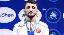 Milli güreşçi Servet Angi, dünya üçüncüsü oldu