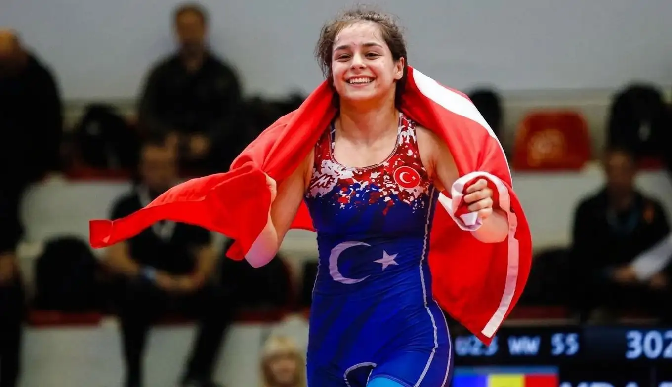 Milli güreşçi Tuba Demir, Dünya Şampiyonası'nda yarı finale yükseldi