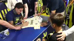 Ederson, imza gününde sarı-lacivertli taraftarla buluştu