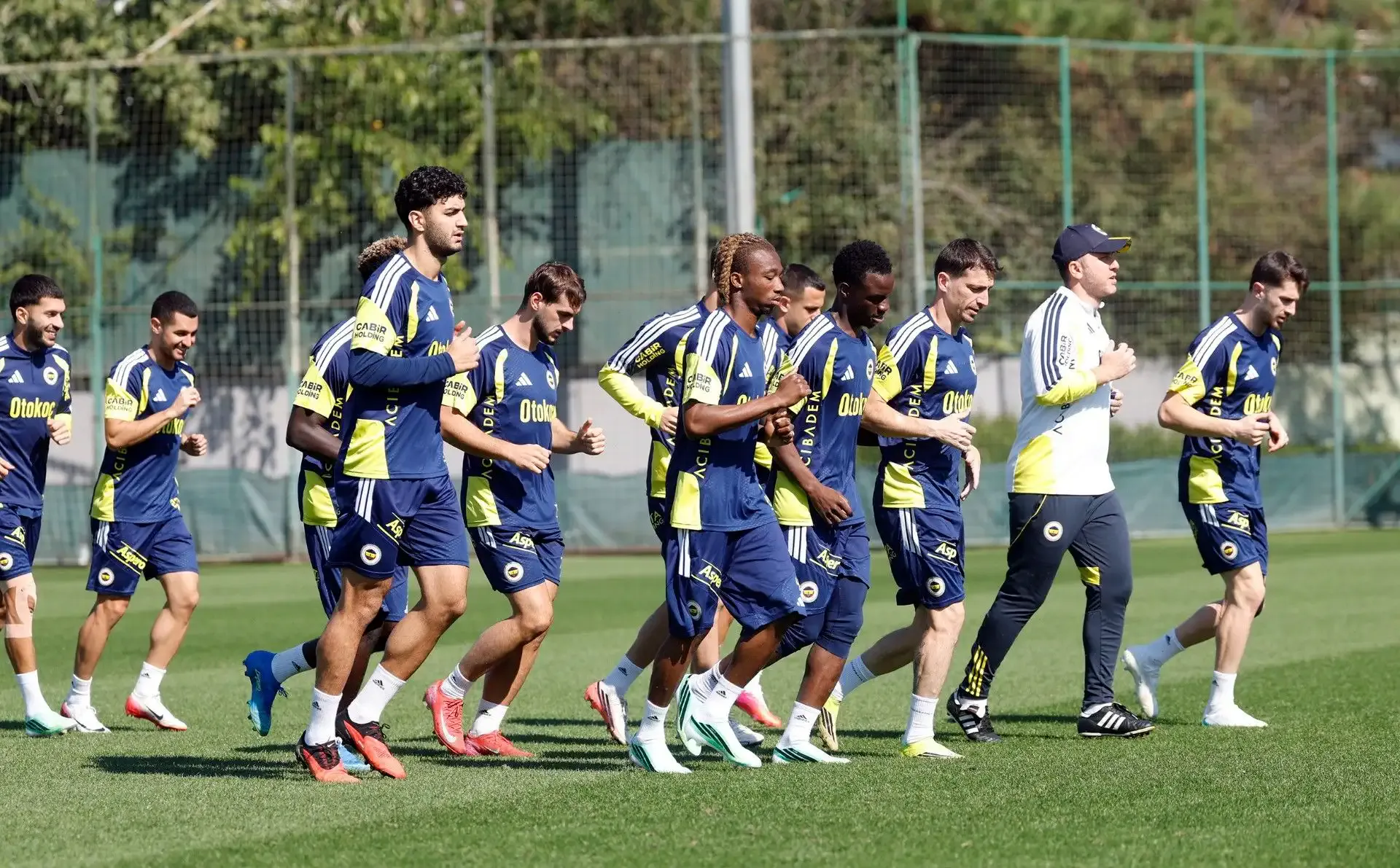 Fenerbahçe, Aston Villa maçı hazırlıklarına başladı