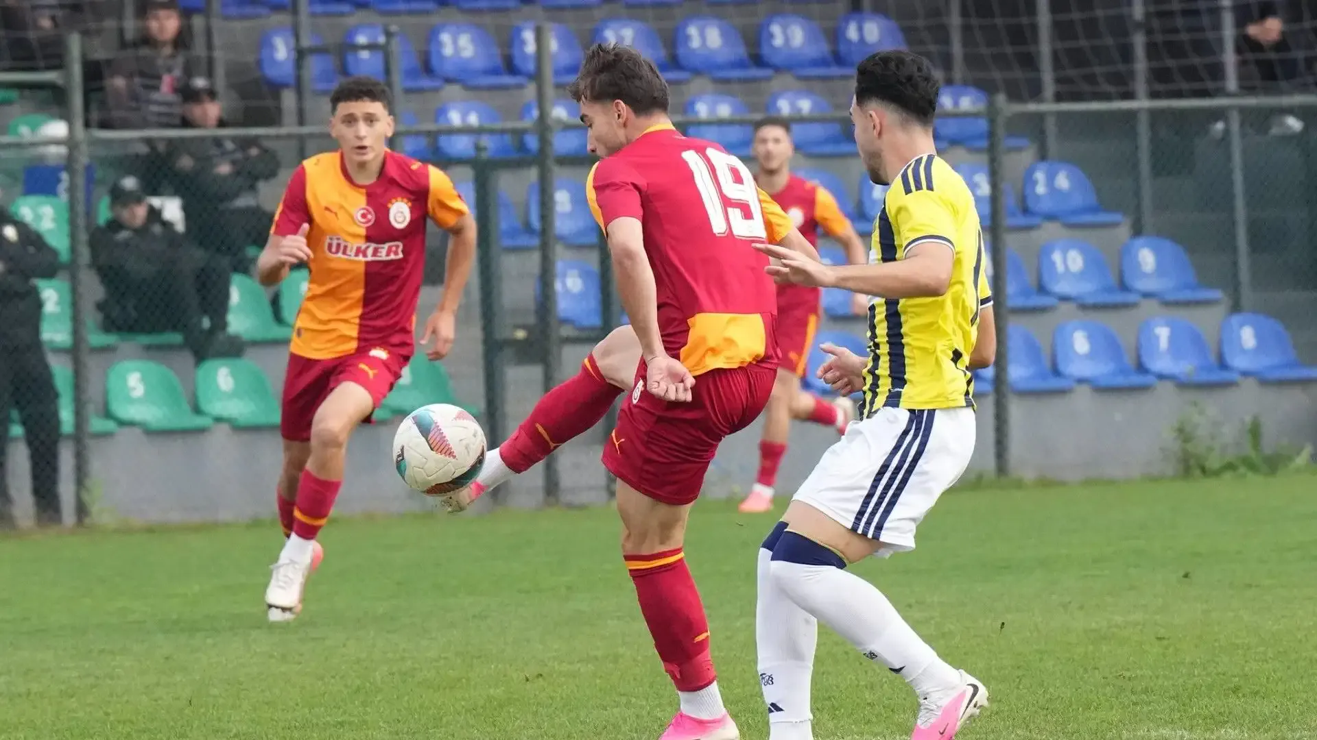 Galatasaray U19 - Fenerbahçe U19: 3-1 (Maç sonucu-yazılı özet)