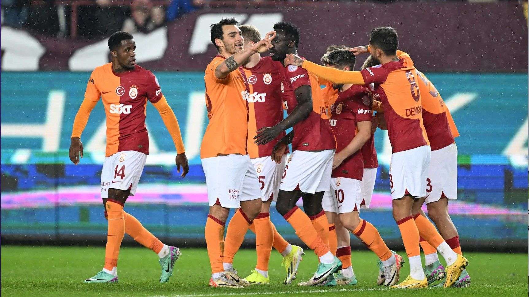 Tanguy Ndombele, Rubin Kazan'a imza atıyor