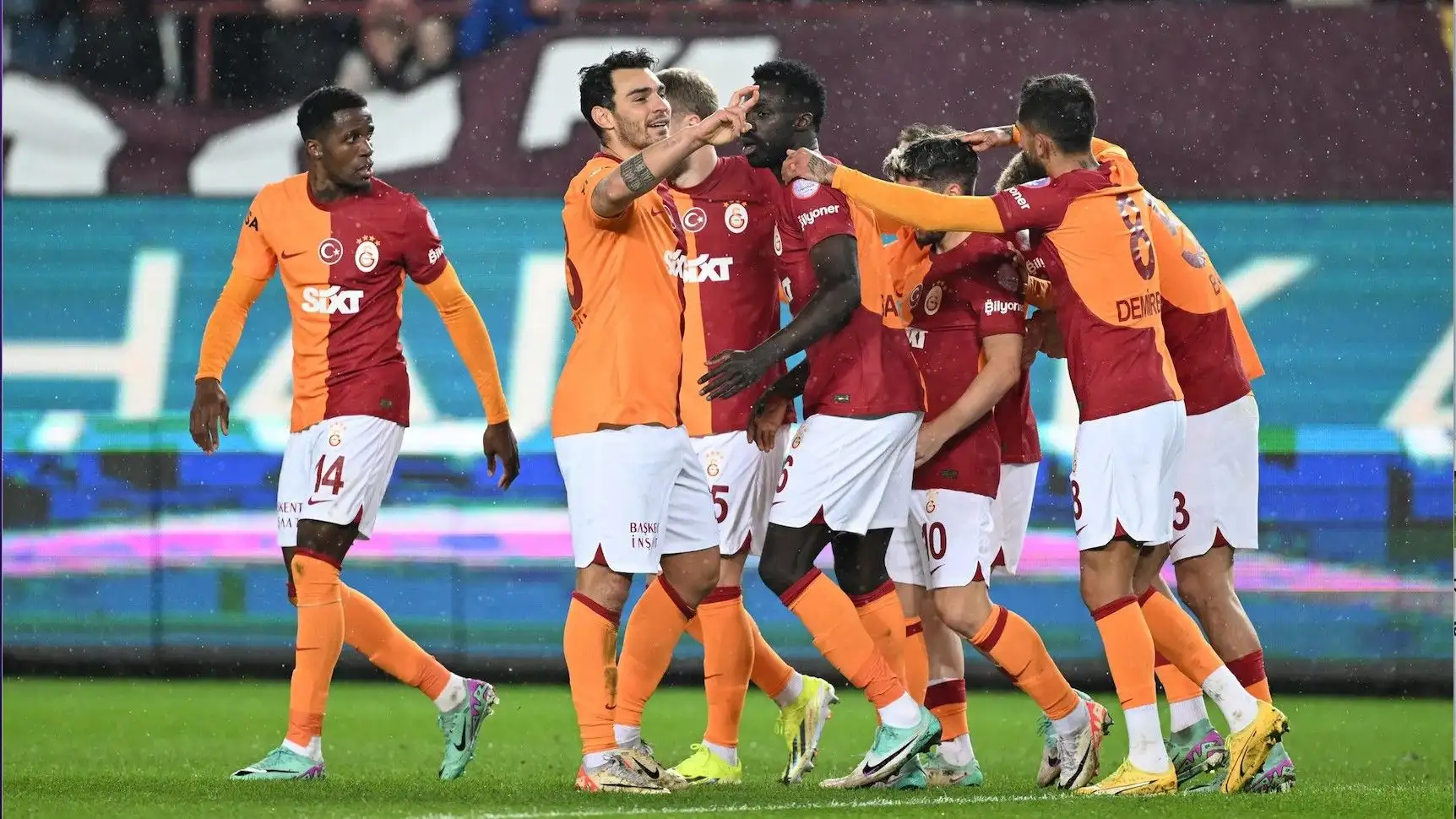 Tanguy Ndombele, Rubin Kazan'a imza atıyor