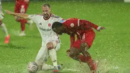 İstanbul'daki yoğun yağmur Ümraniyespor - Boluspor maçını vurdu!